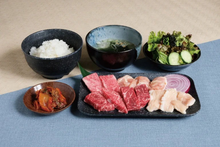 国産黒毛牛特選カルビとハラミの彩りランチ